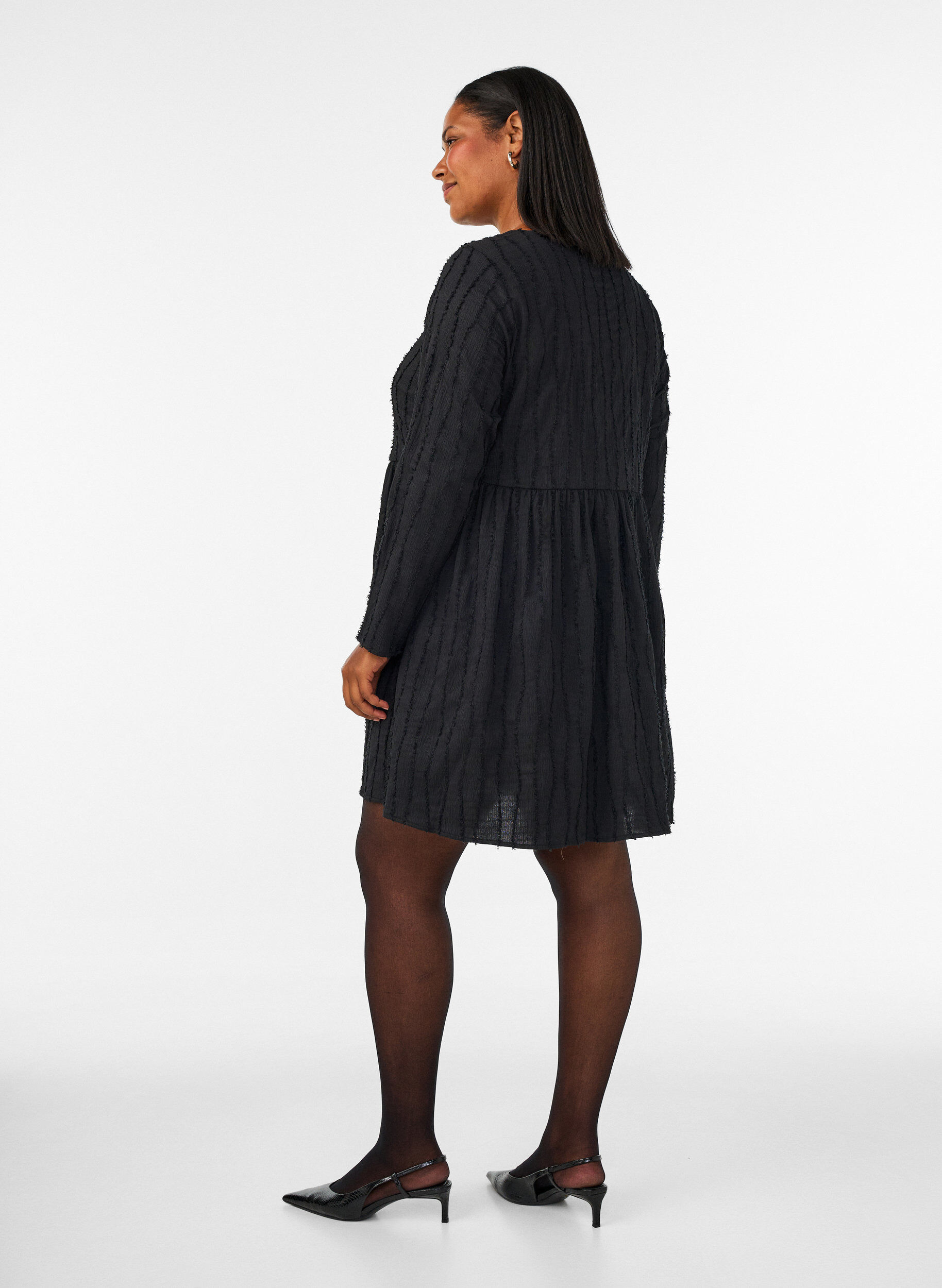 ZizziKort jerseykjole med et b&oslash;lgete teksturm&oslash;nster, Svart, Model image number 2