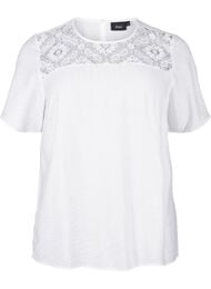 Kortermet bluse i viskose med blondedetaljer, Bright White