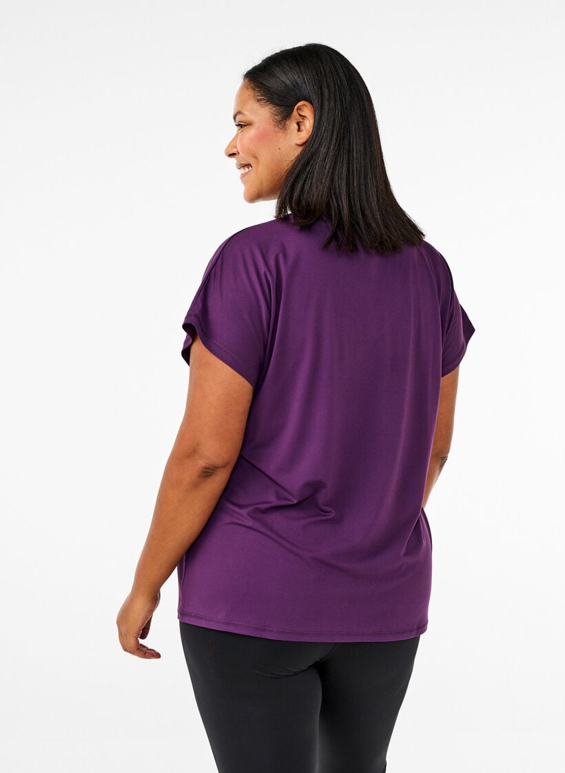 L&oslash;stsittende trenings-t-skjorte med v-hals, Lilla, Model image number 2