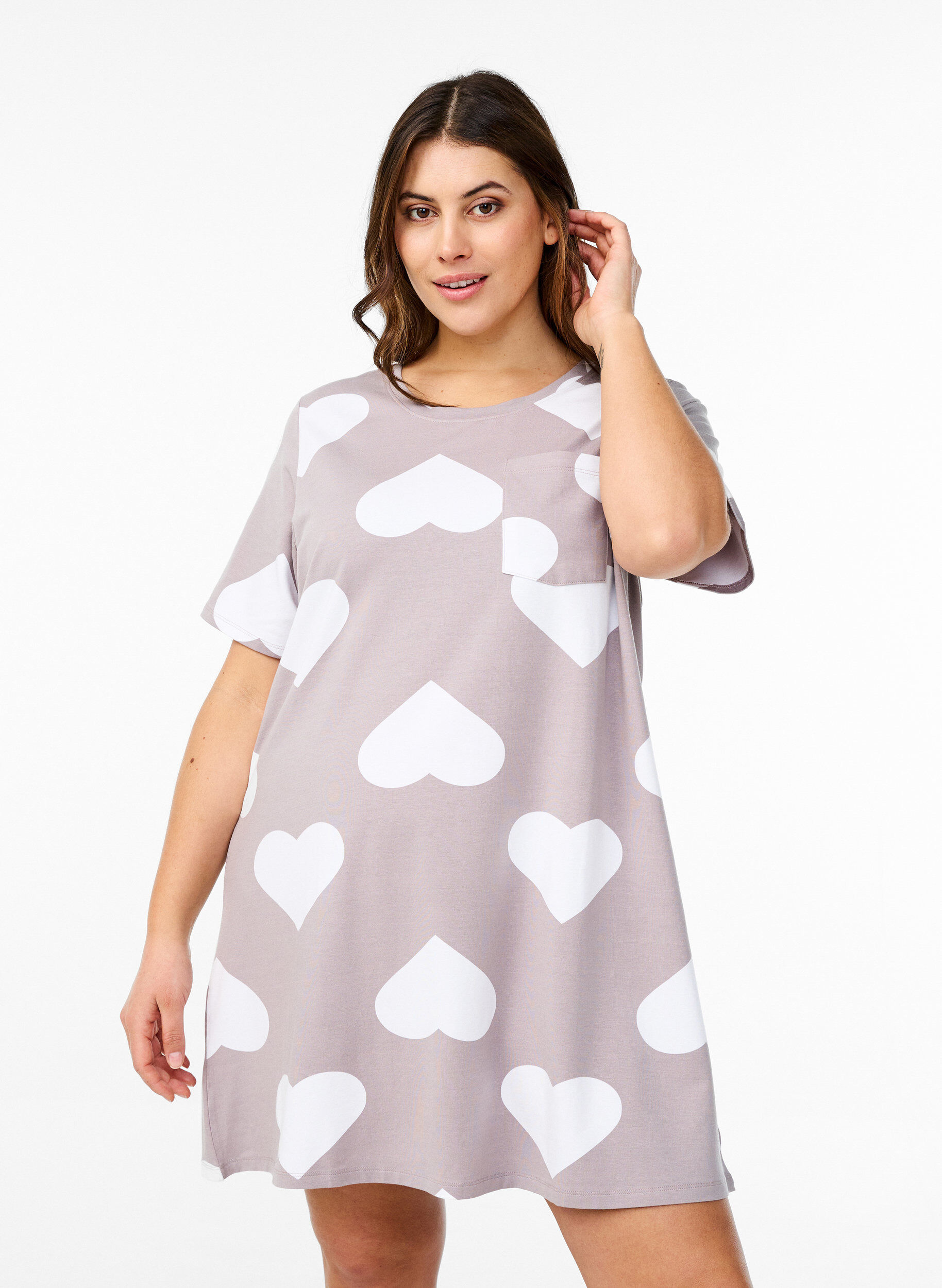 Zizzi Lang nattskjorte i en modalblanding med hjerter, Gr&aring;, Model image number 0