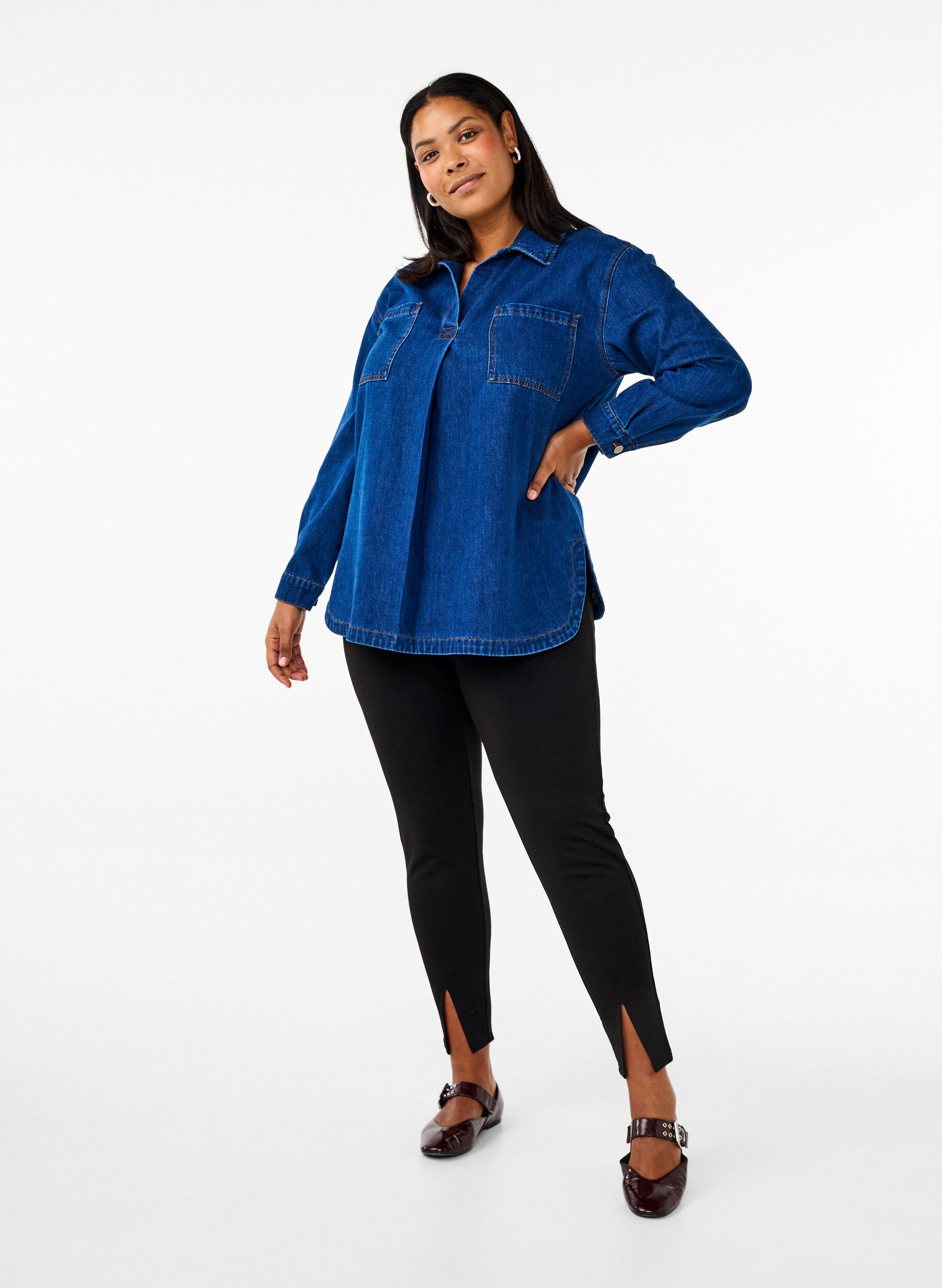 Zizzi Viscose-leggings med knappdetaljer, Svart, Model image number 0