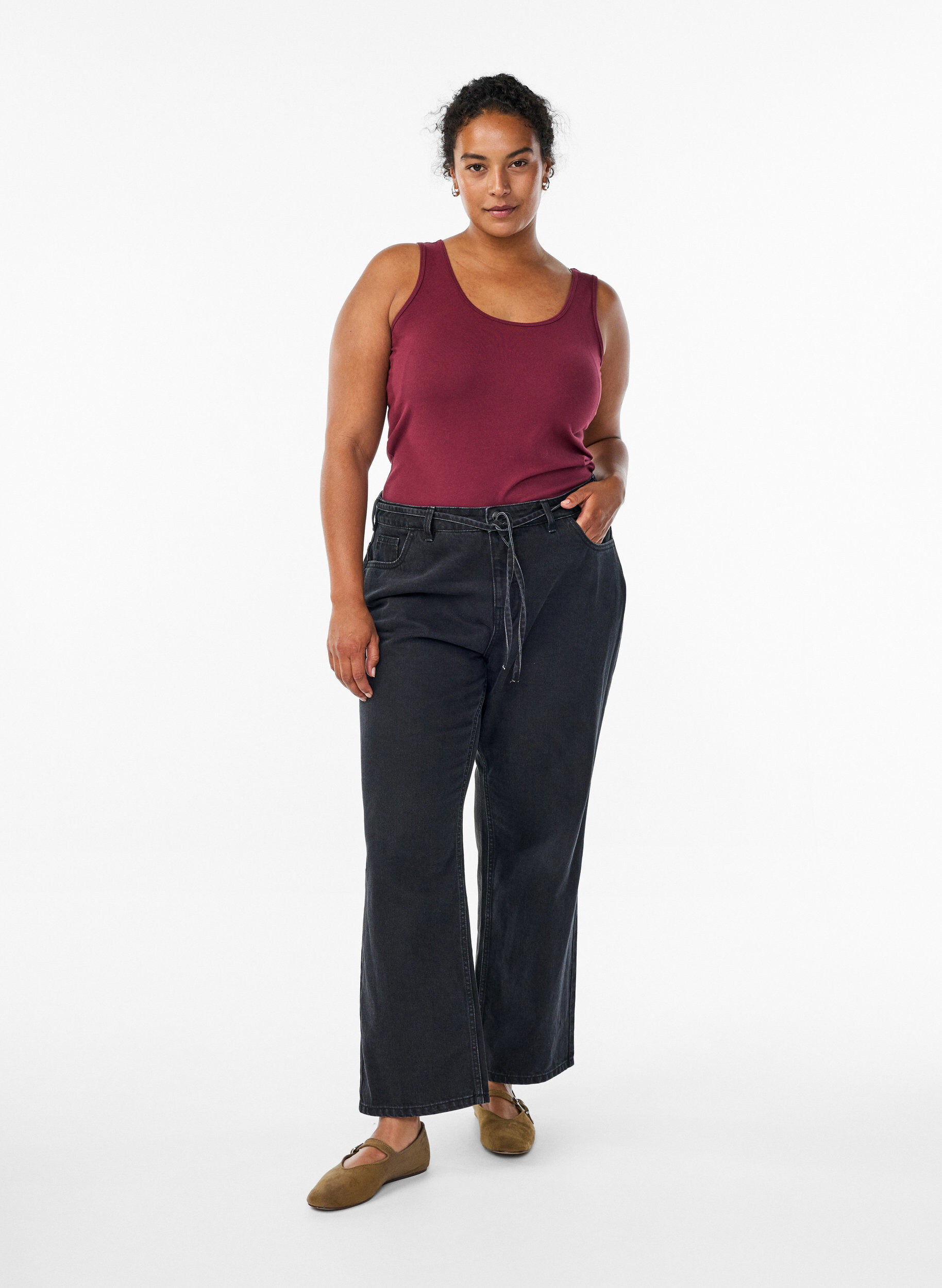 ZizziEnsfarget basic topp i bomull, M&oslash;rk Bordeaux, Model image number 1