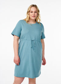 FLASH - Kort T-skjortekjole med bindebelte, Blå FLASH - Kort T-skjortekjole med bindebelte, Blå, Model