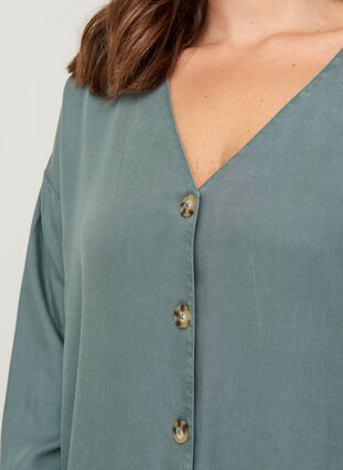 Skjorte i lyocell med v-hals, Balsam Green, Model image number 2