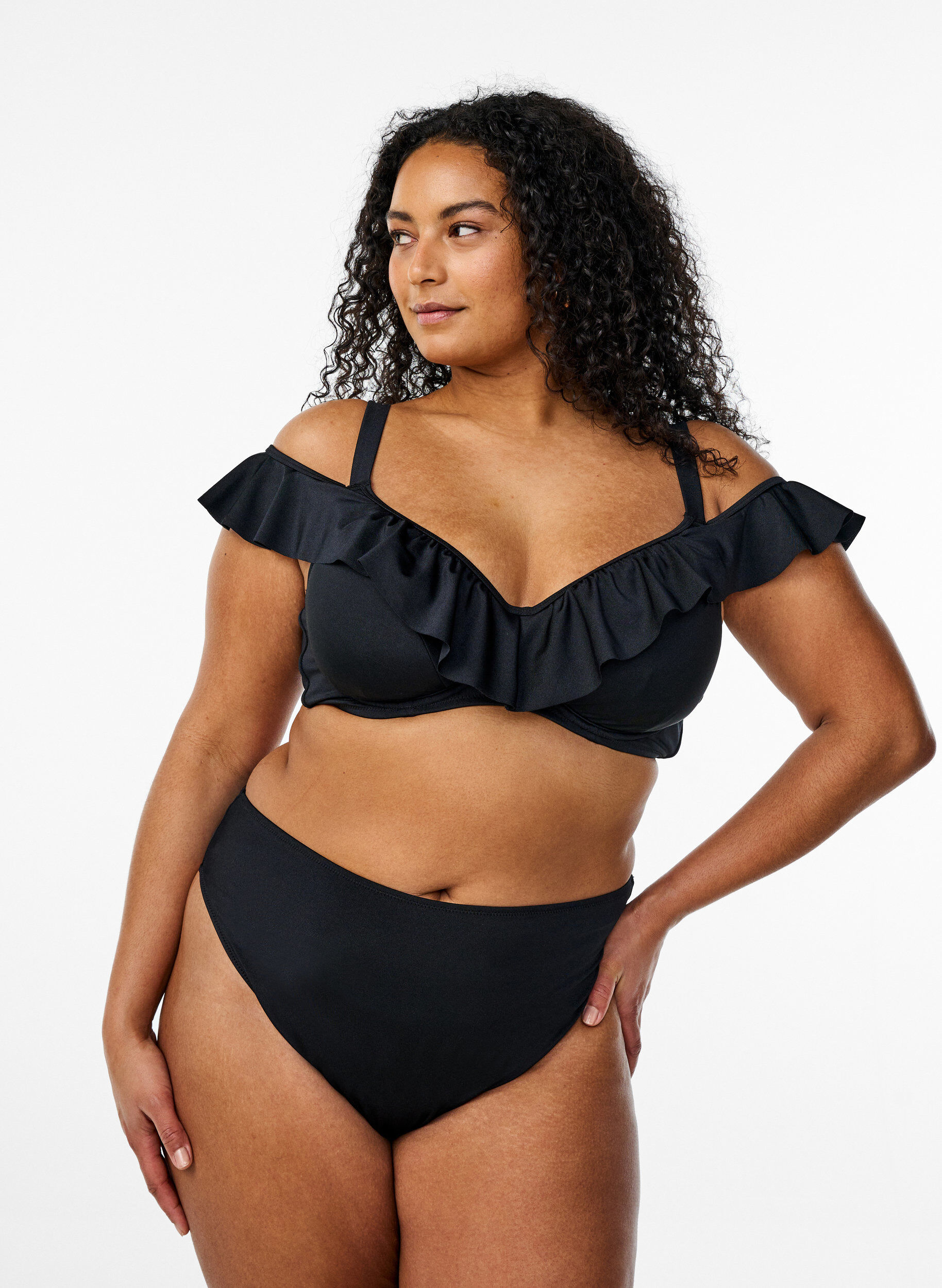 Zizzi Bikinitopp med volanger og b&oslash;yle, Svart, Model image number 1