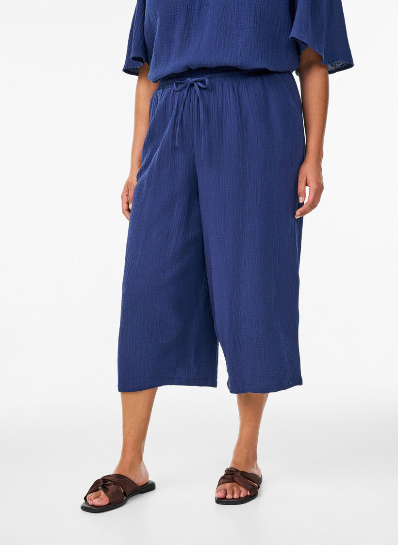 Bluse i bomullsmusselin med broderie anglaise og 1/2 ermer, Bl&aring;, Model image number 3