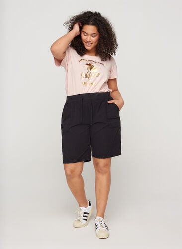 Zizzi Løse shorts med lommer i bomull, Svart, Model image number 1