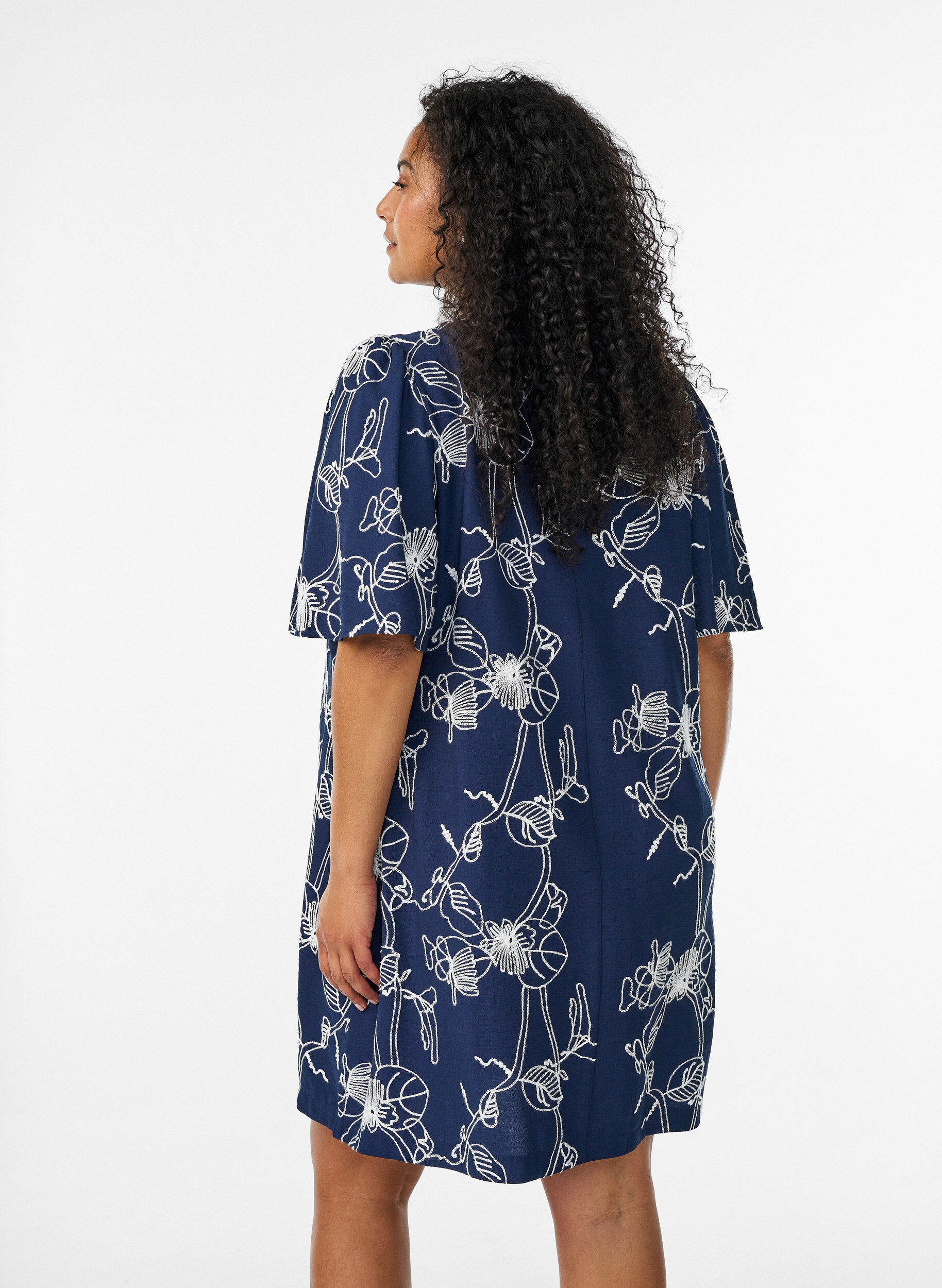 ZizziKort A-formet kjole med brodert m&oslash;nster, Bl&aring;, Model image number 2