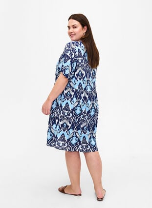 Kortermet kjole med trykk, laget av viskose, Blue Ethnic AOP, Model image number 1
