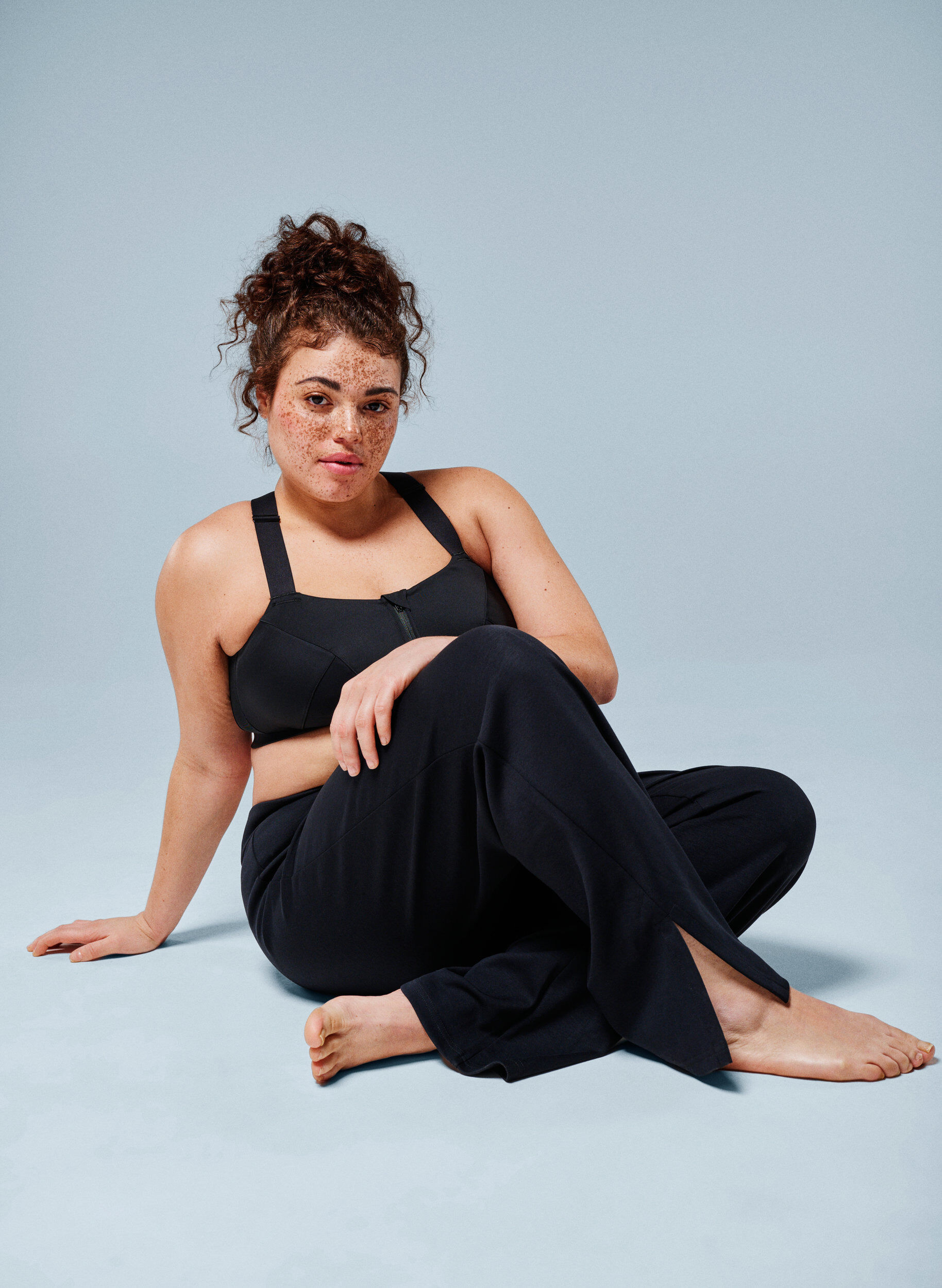 Flare jersey bukser med splitt og h&oslash;y midje