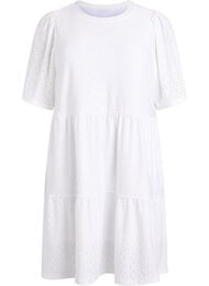 Kort kjole med blondem&oslash;nster og lagdelt skj&oslash;rt, Hvit