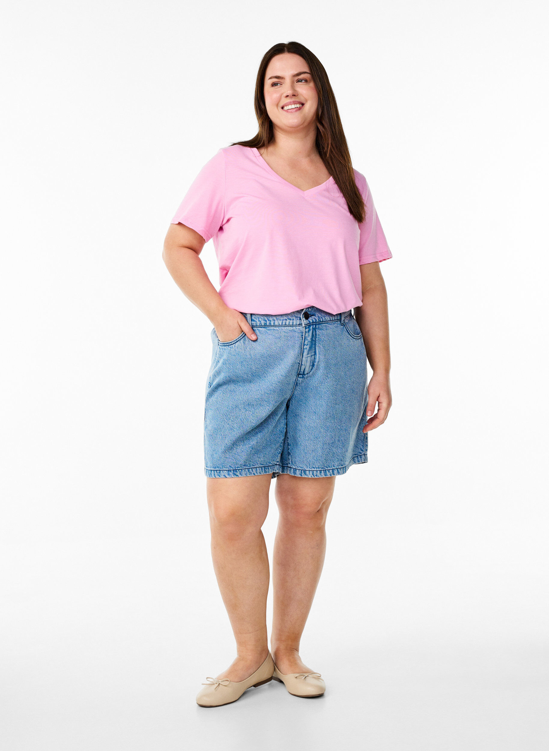 Zizzi Kortermet T-skjorte med V-hals, Rosa, Model image number 1