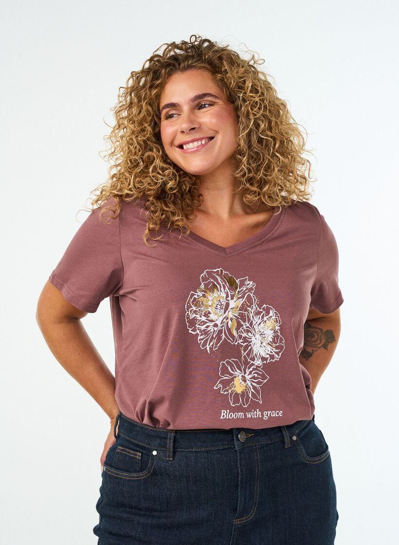 Bomull T-skjorte med fronttrykk og V-hals, Rosa, Model image number 0