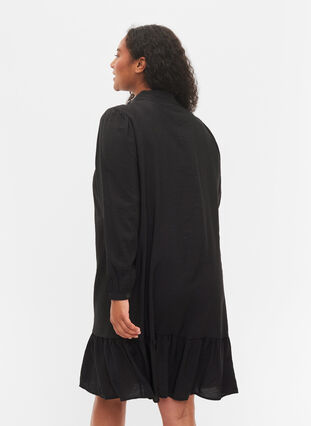 Skjortekjole i viskose med volanger, Black, Model image number 1