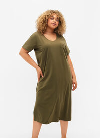 Kortermet kjole i bomull med splitt, Ivy Green, Model