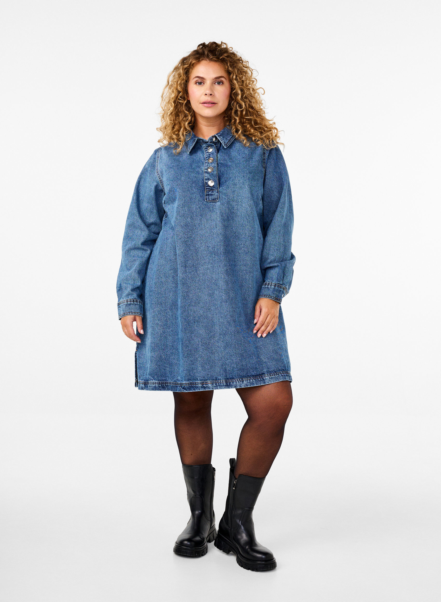 Zizzi Kort denimkjole med A-fasong og lange ermer, Blue Denim, Model image number 2