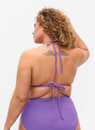 Ensfarget trekantbikini, Royal Lilac, Model