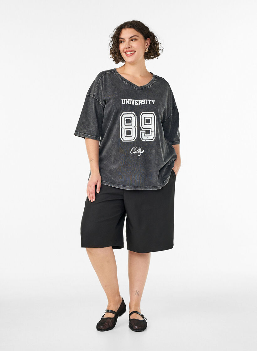 Oversized T-skjorte i &oslash;kologisk bomull med et college-trykk, Svart, Model image number 1