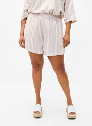 Stripete shorts i en blanding av lin og viskose, Beige White Stripe, Model image number 2