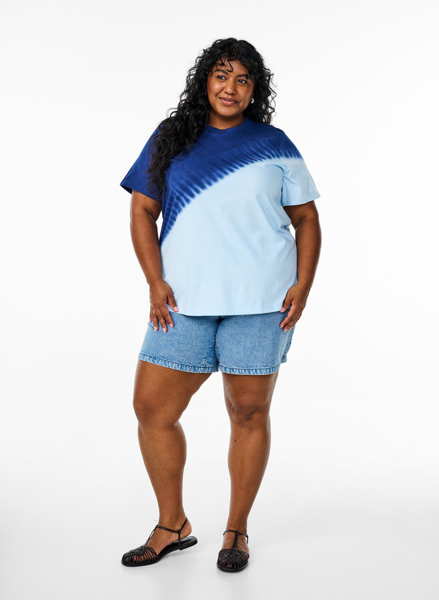 Zizzi Dip-dye T-skjorte i &oslash;kologisk bomull, Bl&aring;, Model image number 1