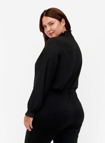 Skjortebluse med volangdetaljer, Black, Model image number 1