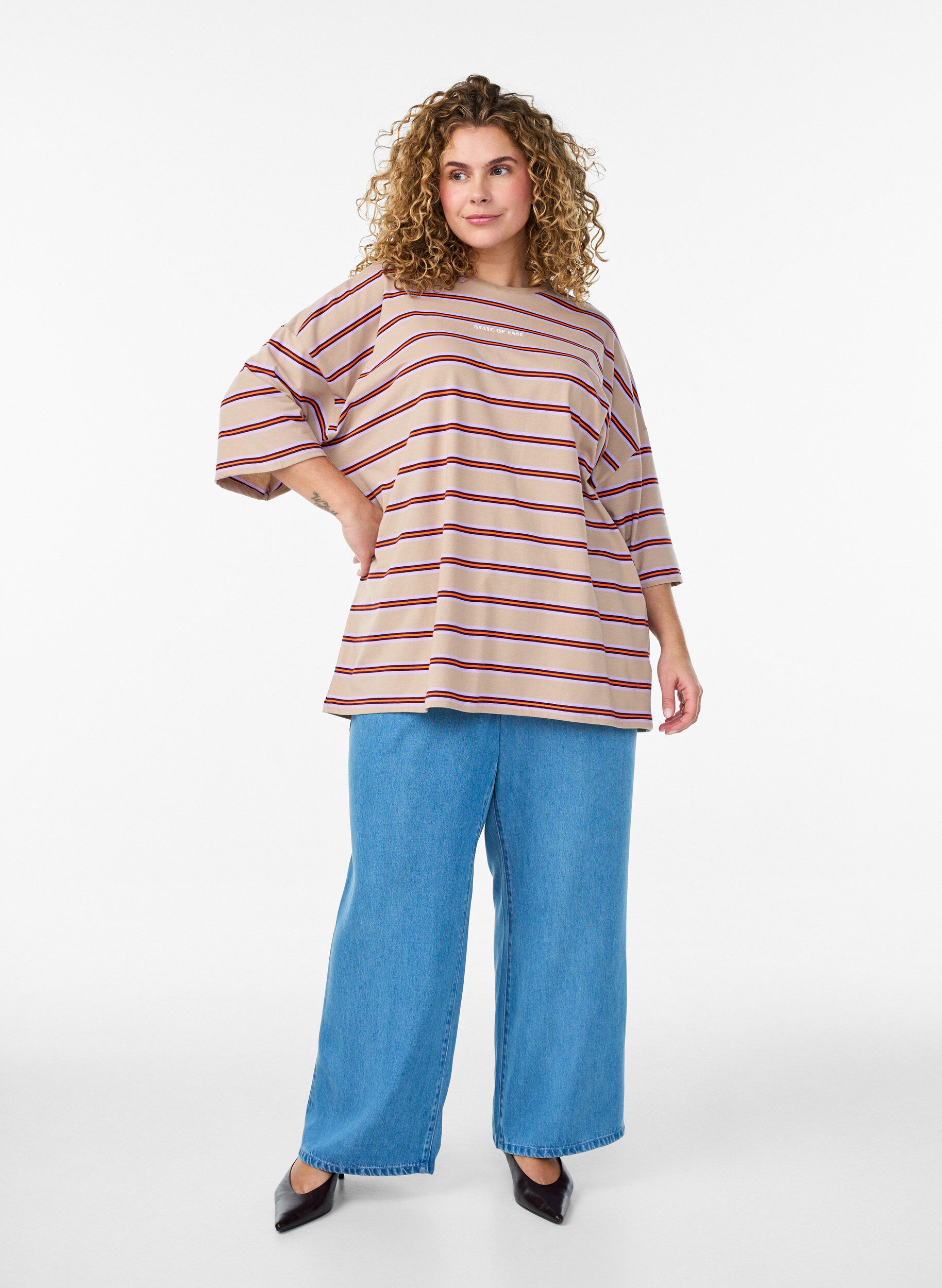 ZizziOversized T-skjorte med striper og 1/2 ermer, Beige, Model image number 1
