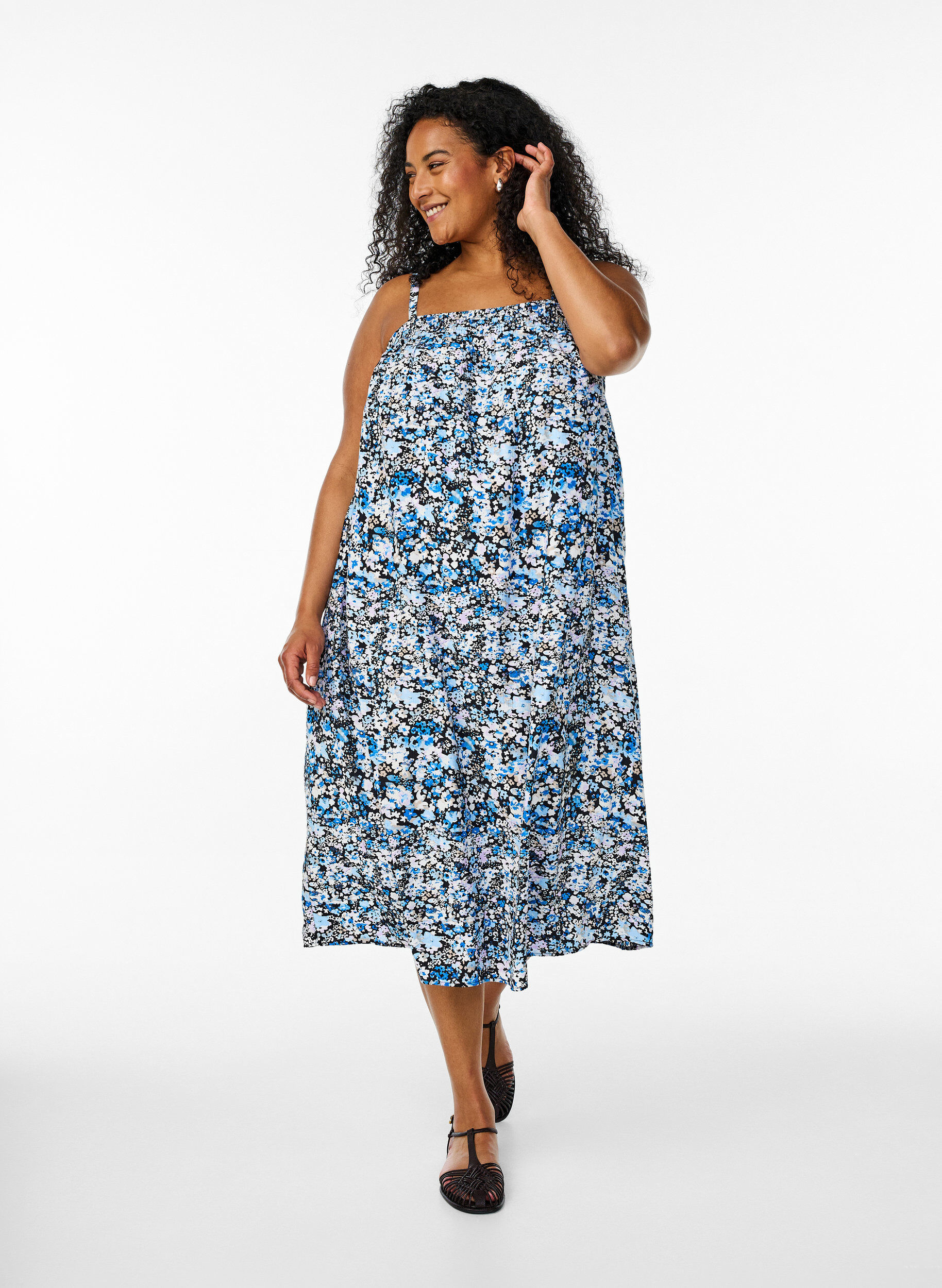 Zizzi Midi slip-kjole i viskose, Svart, Model image number 0