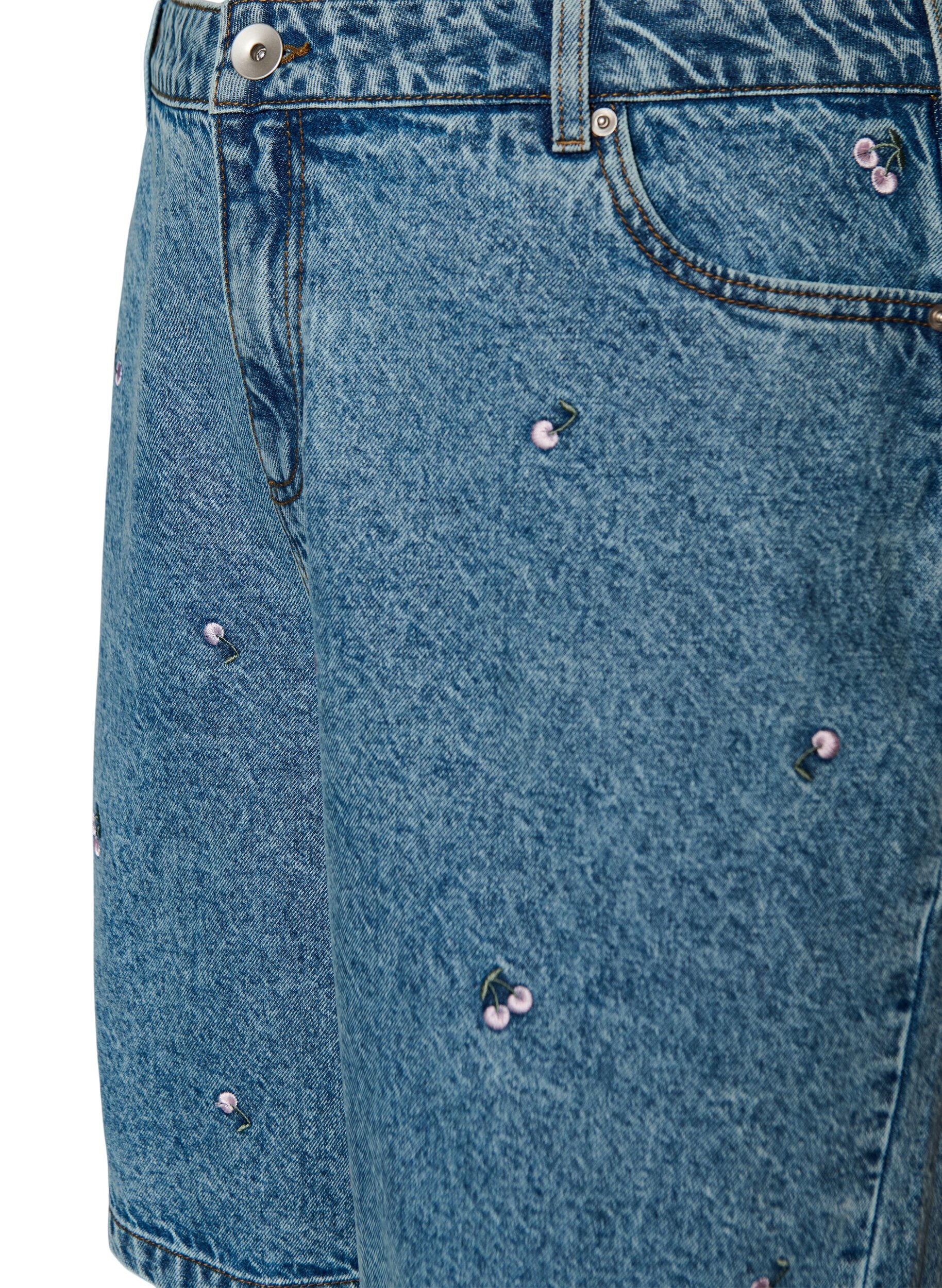 Zizzi H&oslash;ytlivs denimshorts med broderte motiver, Bl&aring;, Packshot image number 2