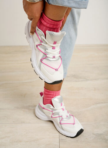 Sneakers med bred passform og kontrastfarget knyting, White w. Pink, Image image number 0
