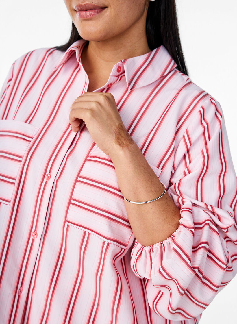 Løs skjorte med striper og lange ermer, Pink stripe, Model