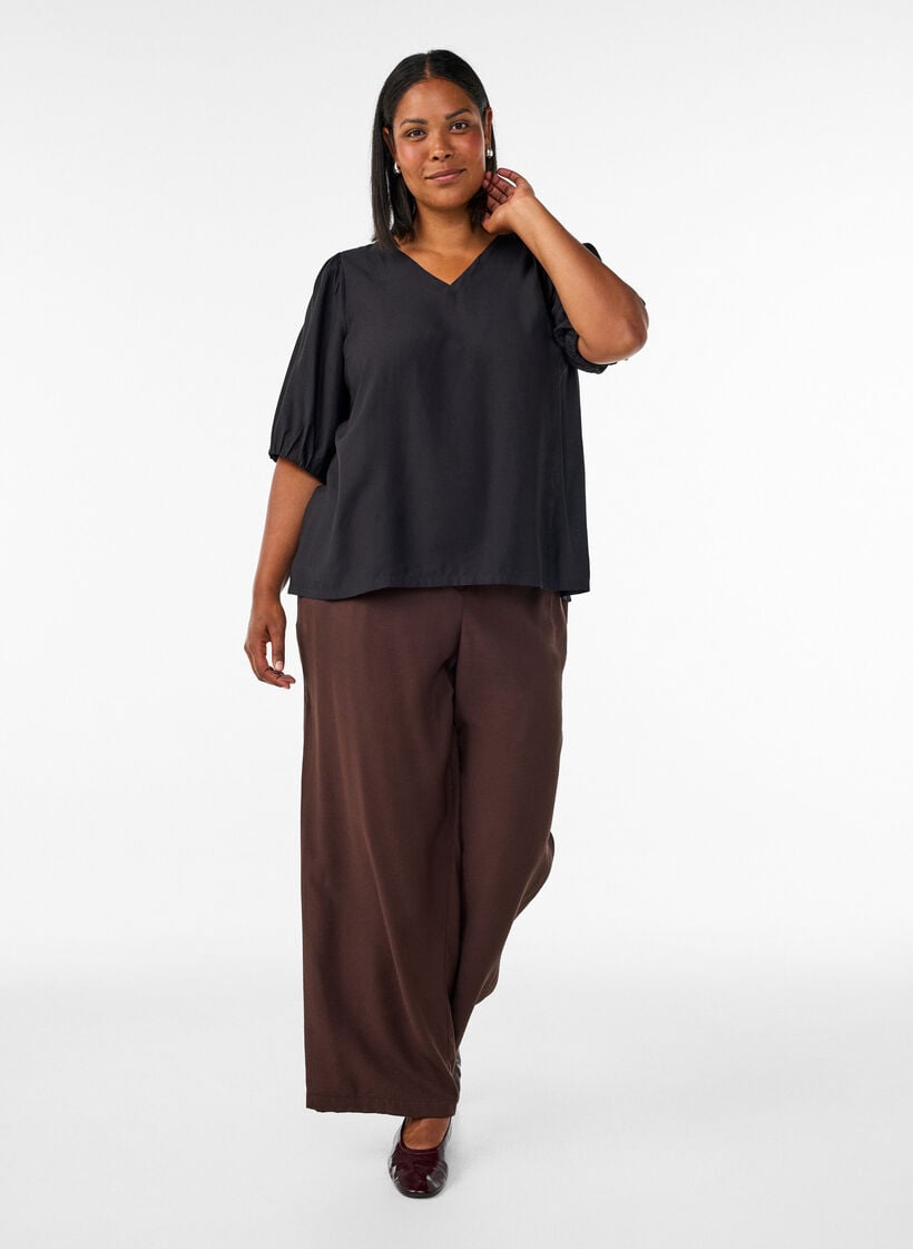 Viskosebluse med V-hals, Svart, Model image number 1