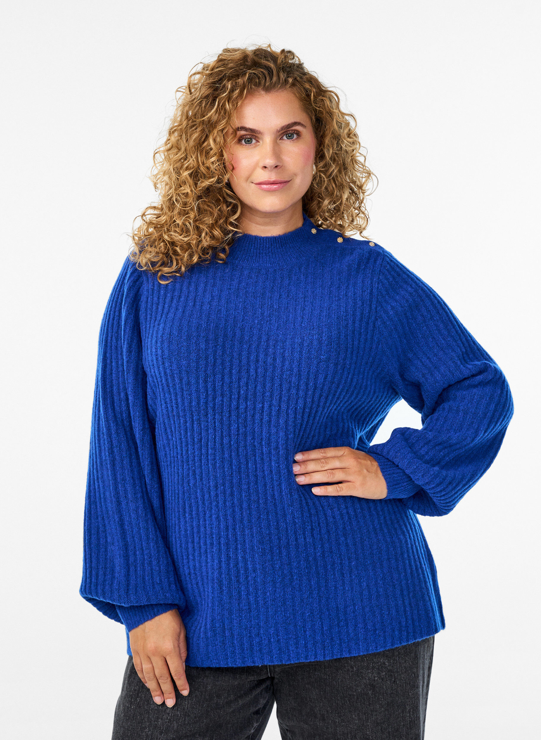 Ribbestrikket genser med puffede ermer og knapper, Bl&aring;, Model