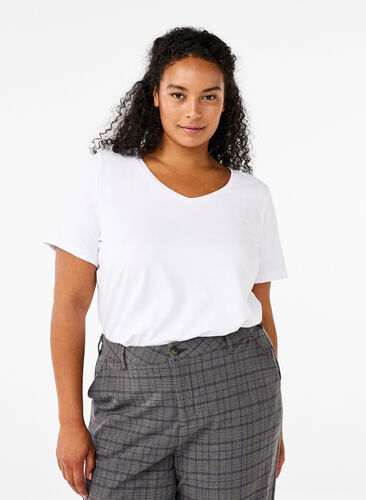 Zizzi Ensfarget basis bomulls-T-skjorte, Hvit, Model image number 0