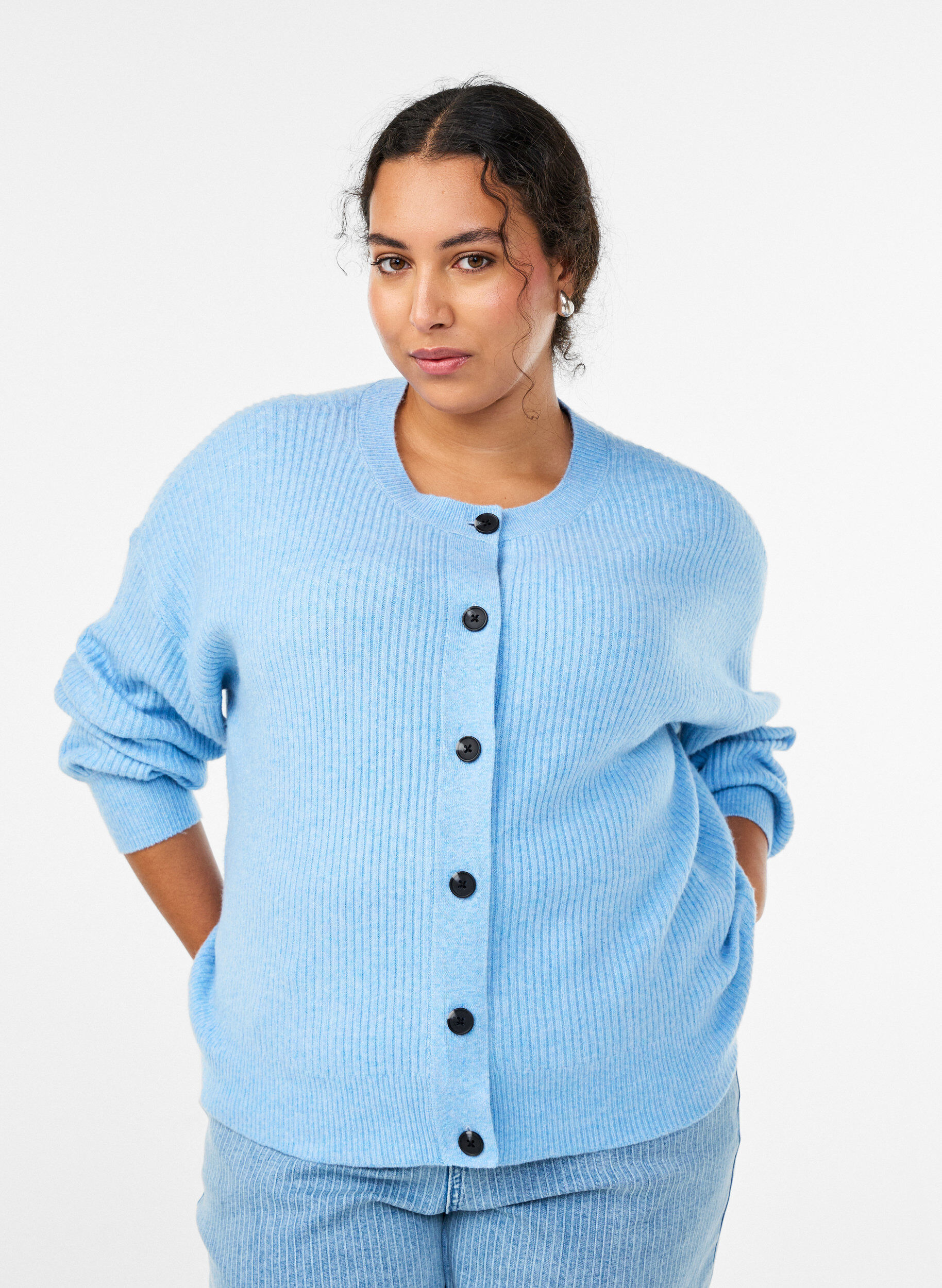 Ribbestrikket cardigan med knapper, Bl&aring;, Model