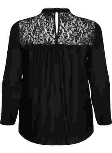 Langermet bluse i viskose med blonder, Black, Packshot image number 1