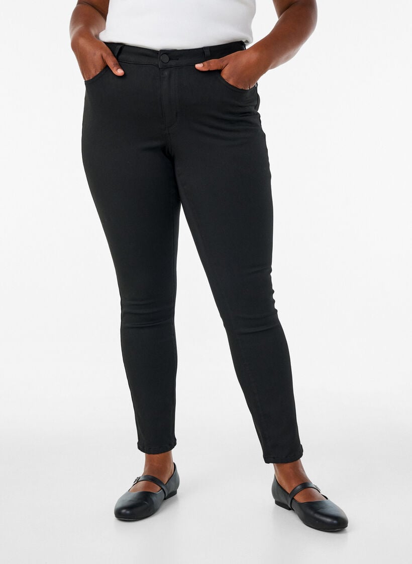 Emily Stay Black jeans med regular fit og vanlig midje, Svart, Model image number 2