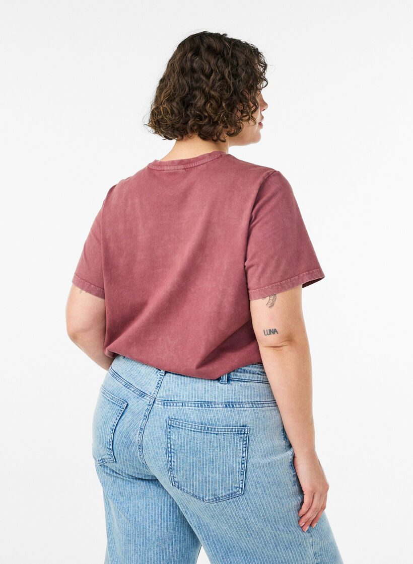 T-skjorte i bomull med frontprint og vasket look, R&oslash;d, Model image number 2