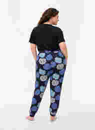 Pysjamasbukser med blomstermønster i bomull, Blue Flower, Model