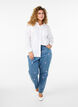 Mille mom-fit jeans med broderi, Blå, Model image number 1