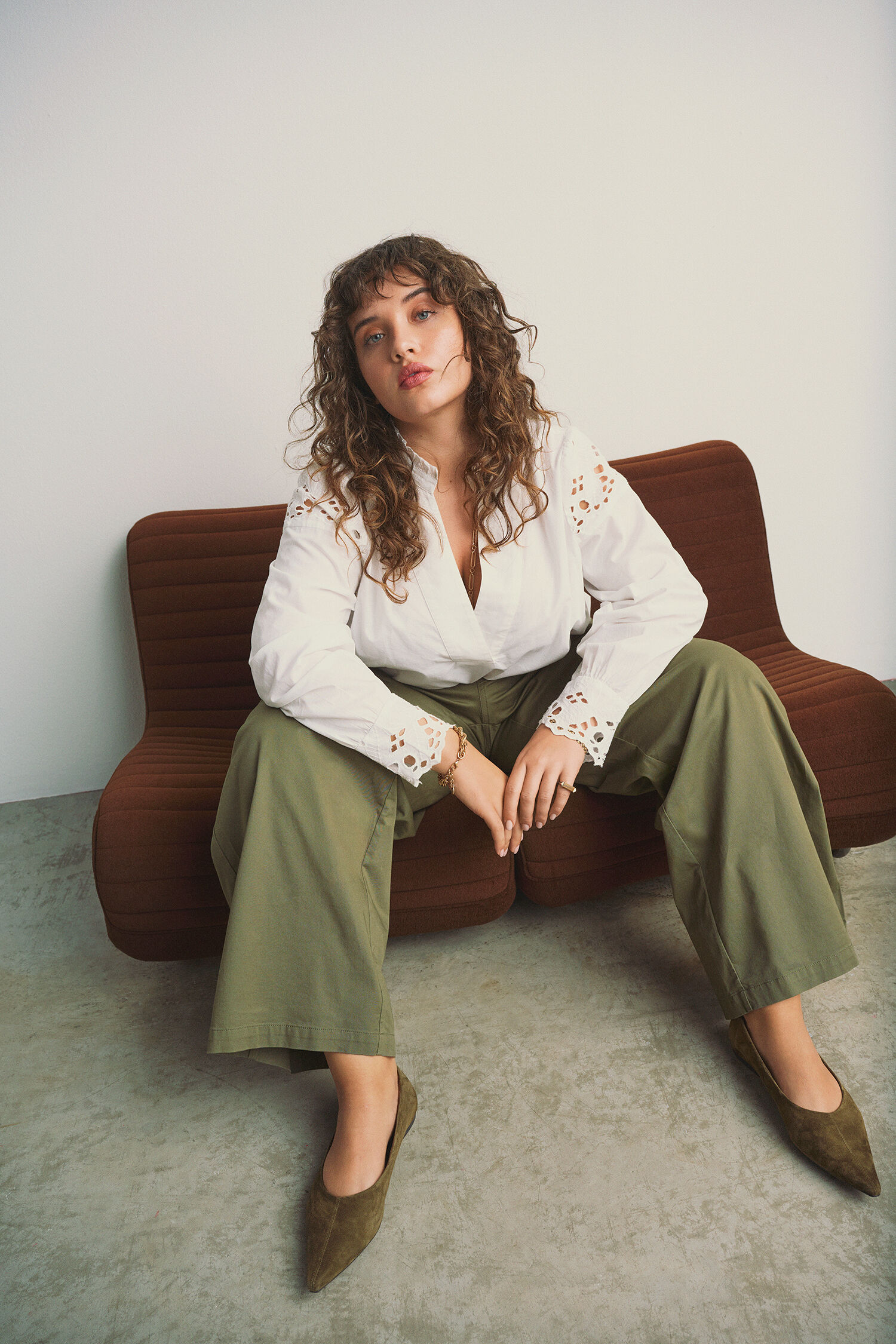 Zizzi Se med broderie anglaise-detaljer, , Model