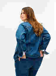 Kort denimjakke i bomull, Blue denim, Model