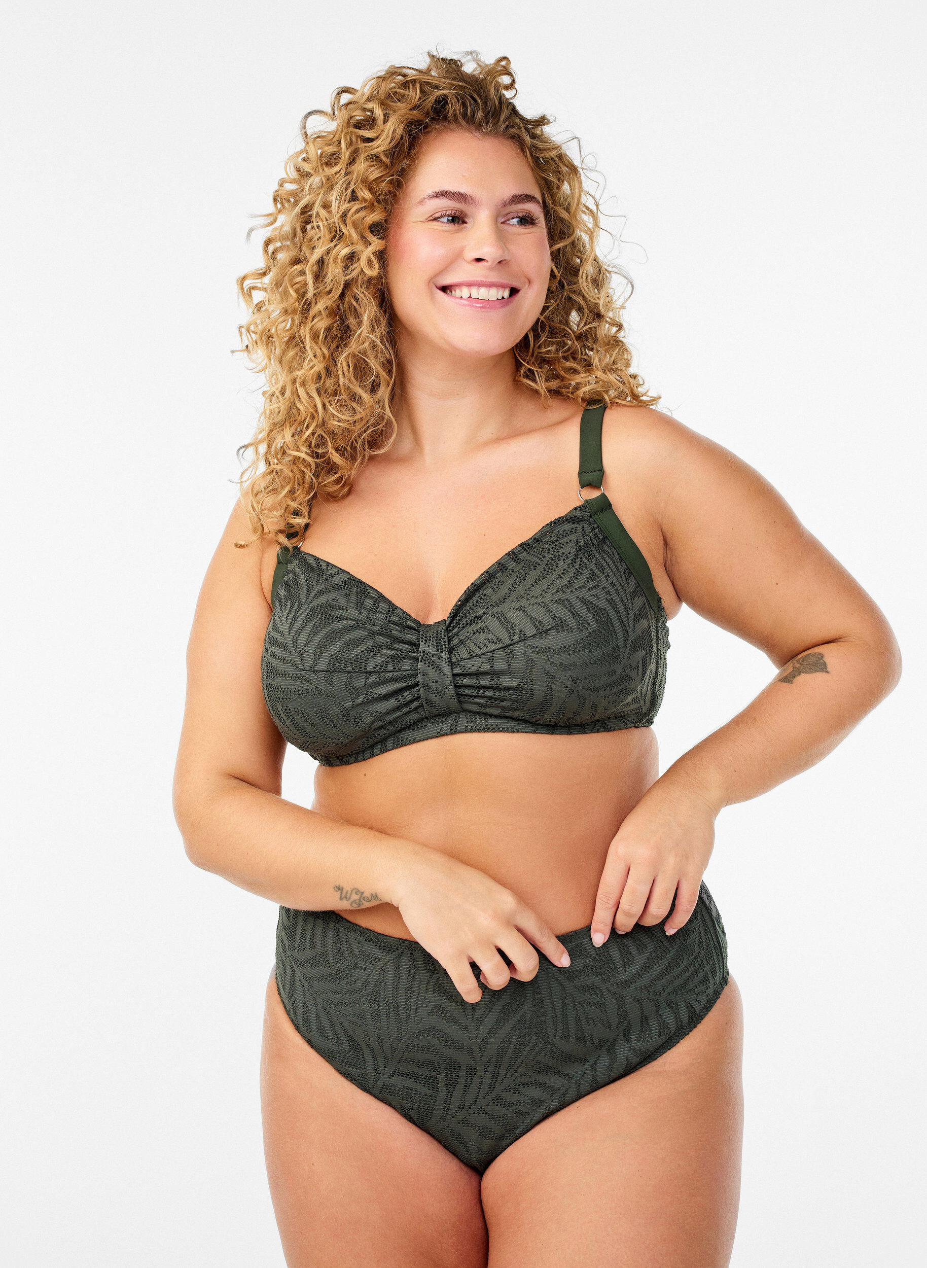 Zizzi Bikinitopp med strukturert mesh og avtagbare innlegg, Gr&oslash;nn, Model image number 1