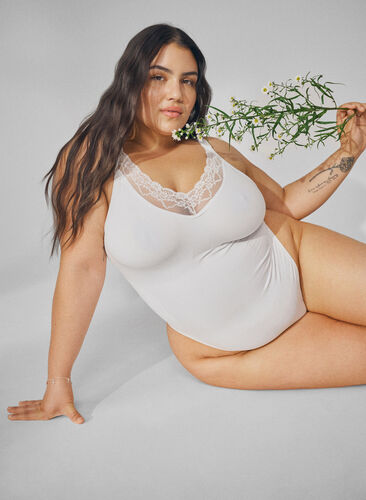 Zizzi Shapewear bodystocking med blonder, Hvit, Image image number 0