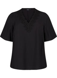 Viskosebluse med V-hals og broderidetaljer, Black