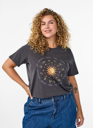 Zizzi Bomulls-T-skjorte med fronttrykk, Grå, Model image number 0