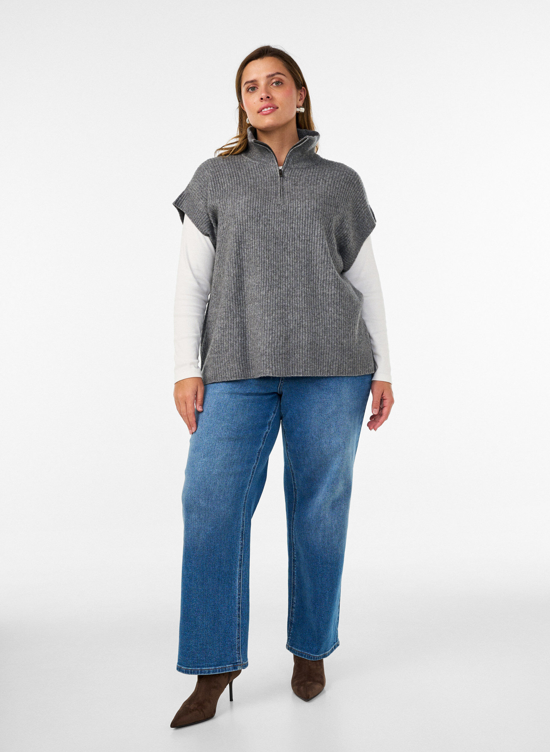ZizziStrikket vest med h&oslash;y hals og kort glidel&aring;s, Gr&aring;, Model image number 1