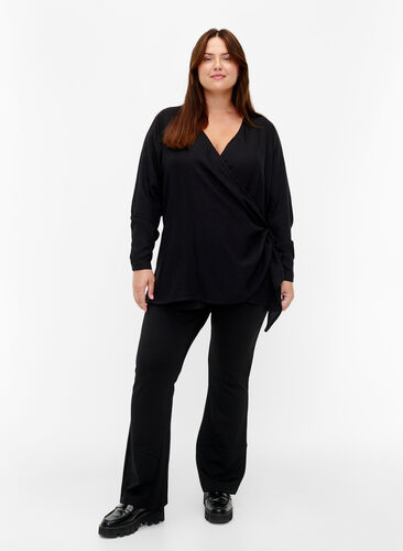 Langermet bluse i viskose med omslagslook, Black, Model image number 2
