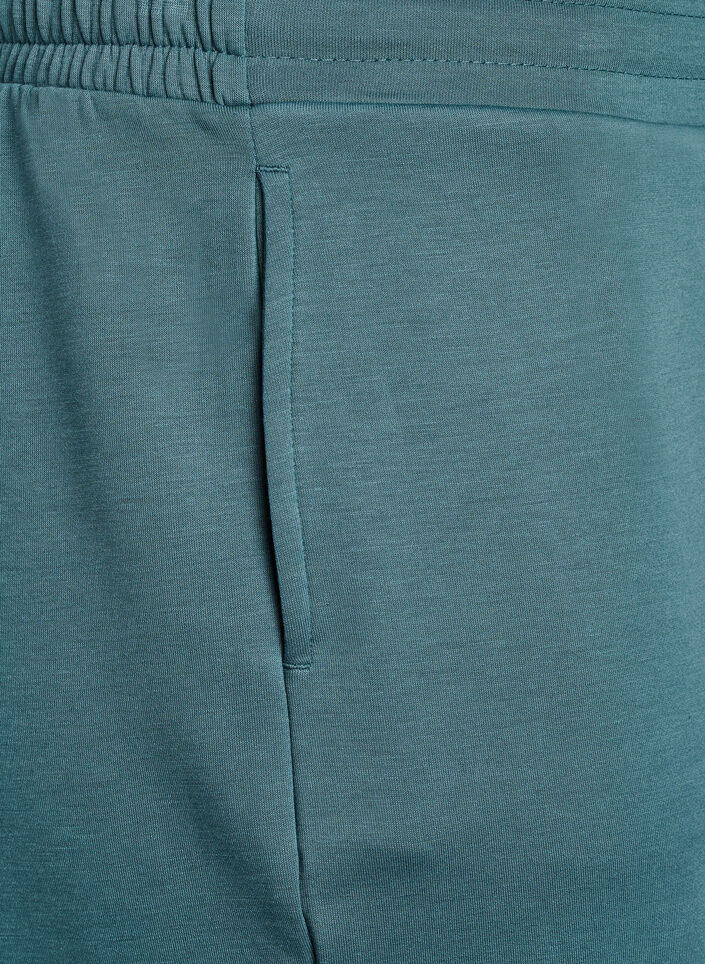 Shorts i modalblanding med lommer, Grønn, Packshot image number 2