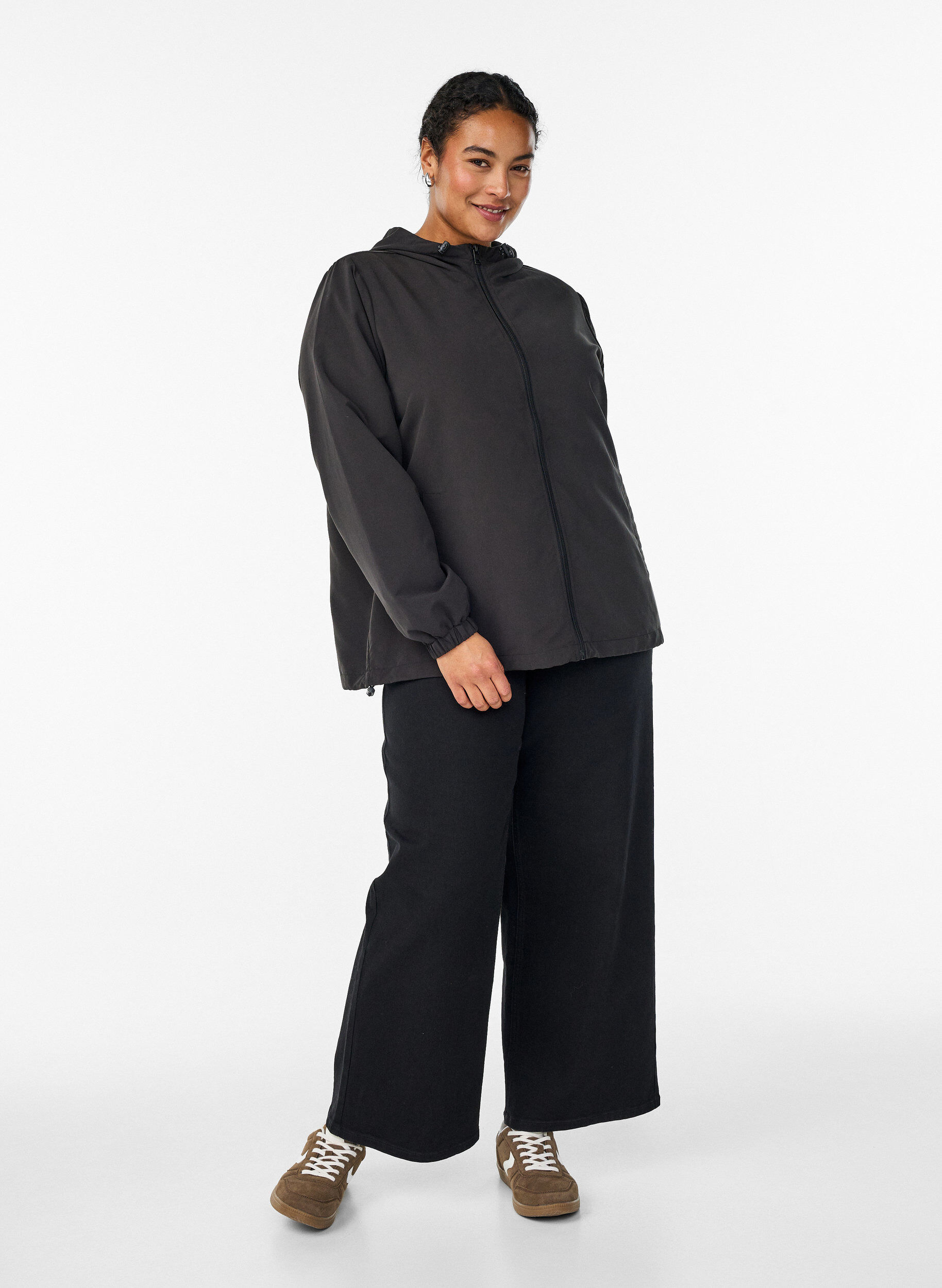 Zizzi Lett jakke med hette og glidel&aring;s, Svart, Model image number 1