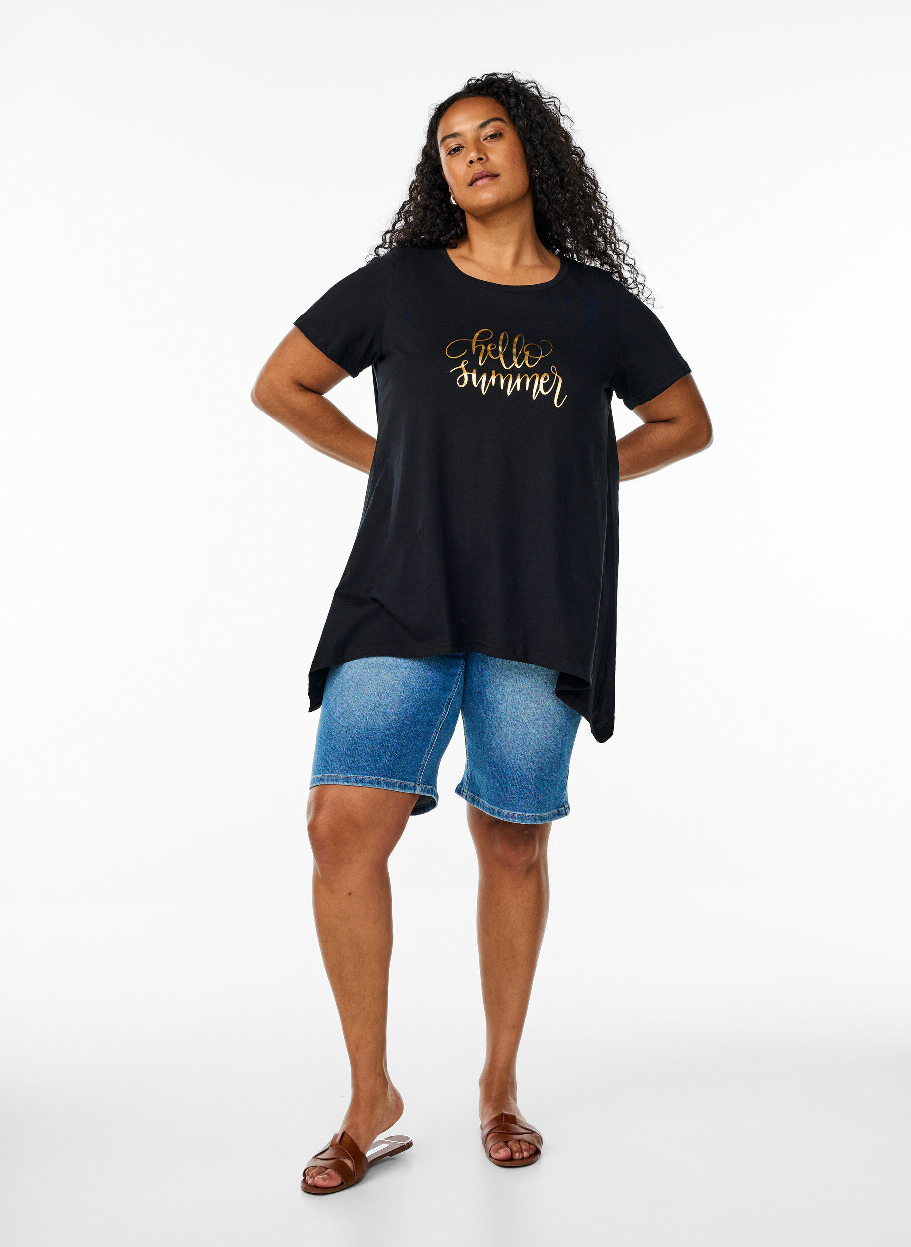 Zizzi T-skjorte med rund hals og A-linje form, Svart, Model image number 1